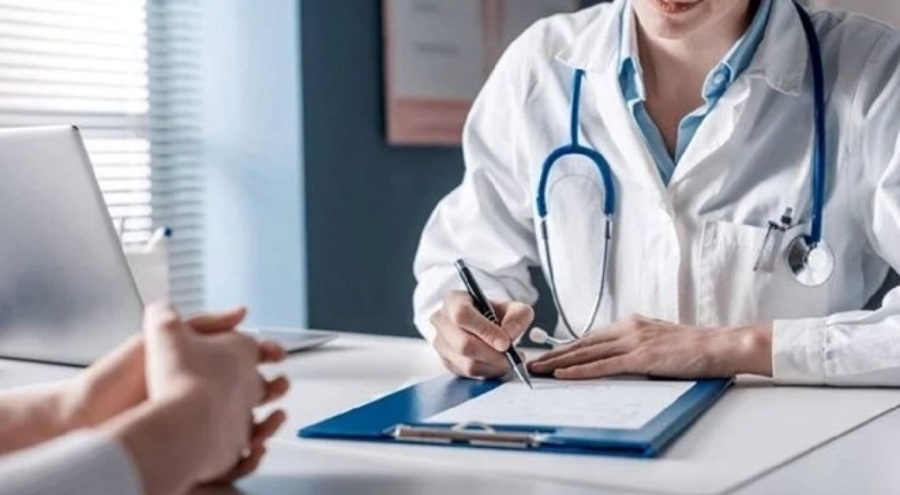 Meclis'ten geçti! Doktorlar en fazla iki kurumda çalışabilecek