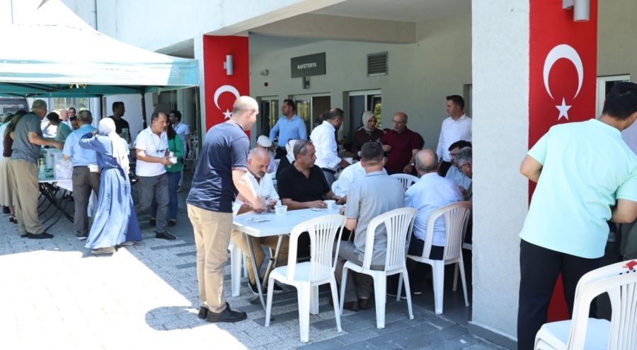Nilüfer Belediyesi şehit ve gazi yakınlarına aşure ikramında bulundu