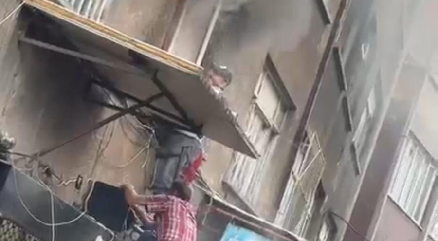 Bursa'da bir kadın alevlerin arasında kaldı, mahalleli kurtardı