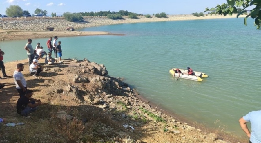 Baraj gölüne giren 2 genç boğuldu