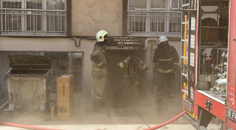 Bursa'da apartmanda korkutan yangın