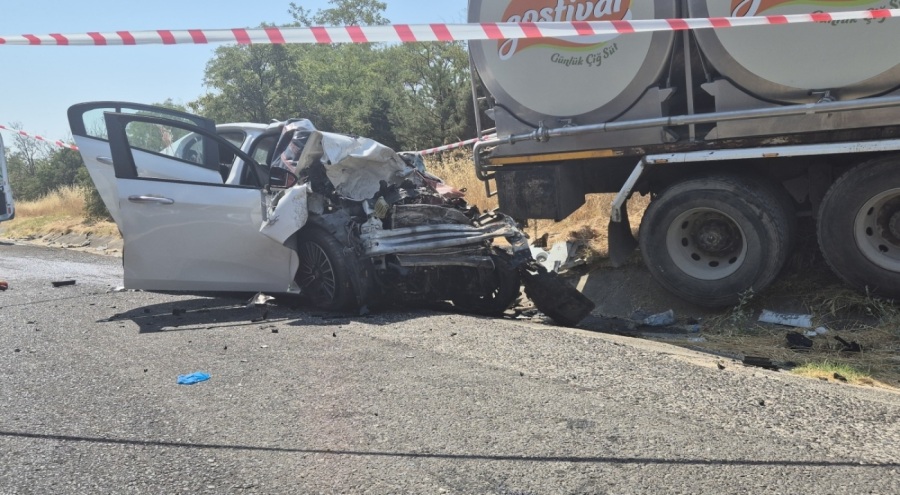 Korkunç kazada otomobildeki 4 kişi öldü
