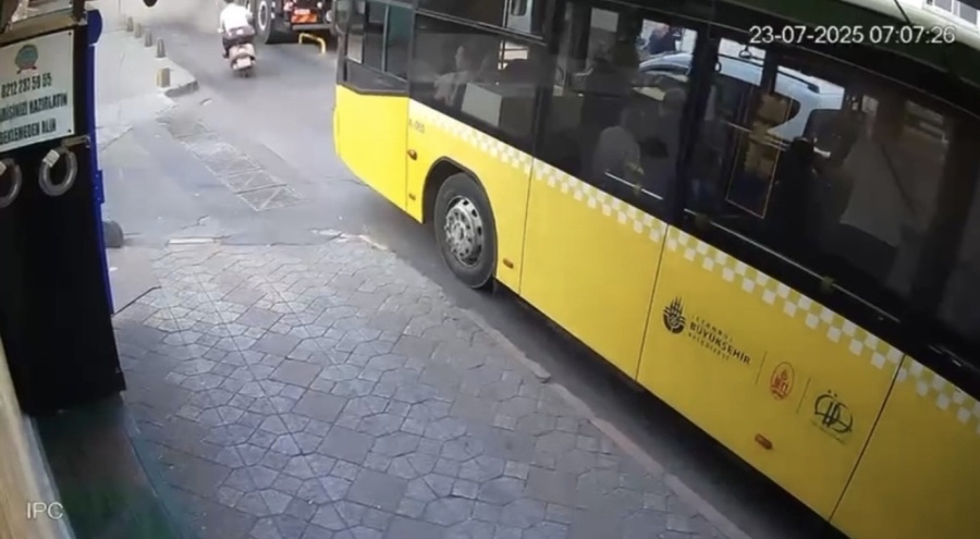 Vinç lastiği refüjde patladı: 1'i çocuk 2 yaralı