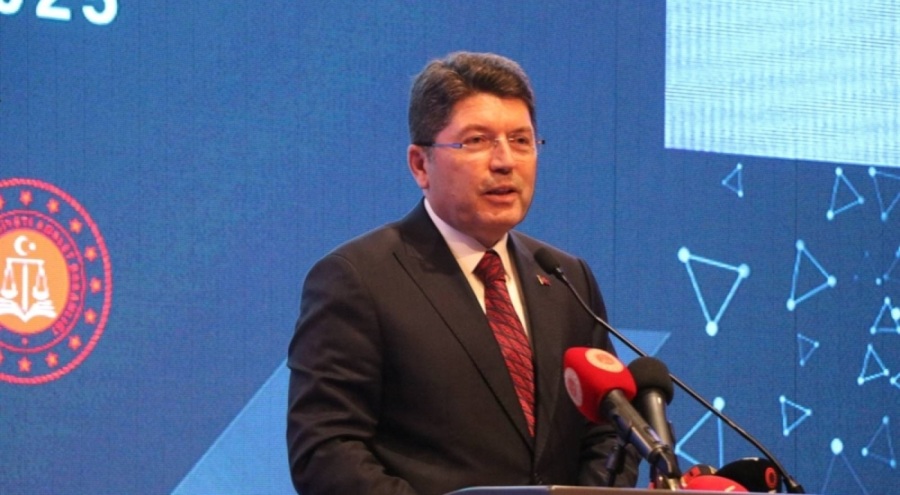 Bakan Tunç: Şehit ailelerini incitecek adım atılmaz