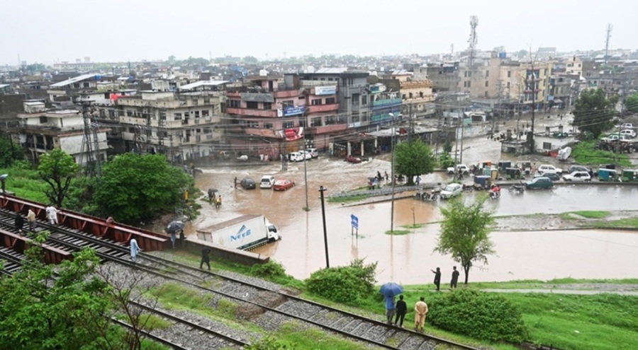Pakistan'da şiddetli yağışlar felakete neden oldu!