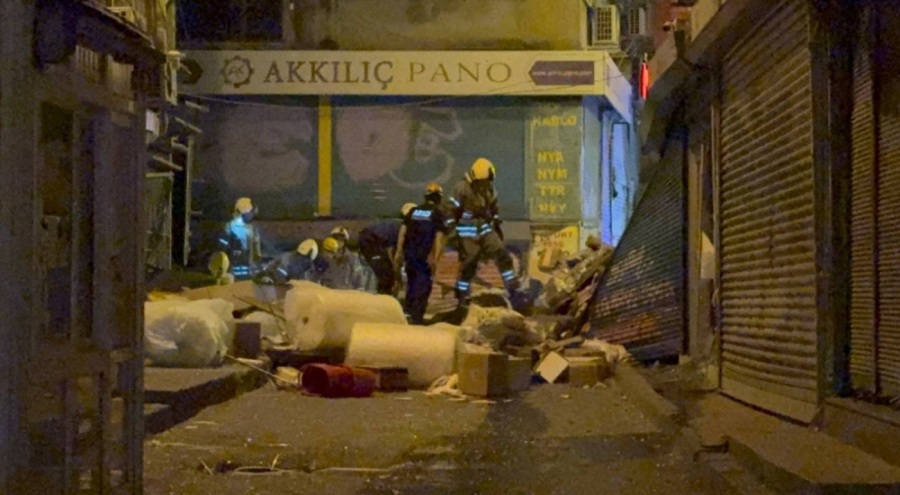 İstanbul Beyoğlu'nda bir binada patlama sonucu çökme meydana geldi