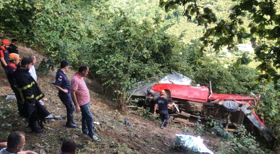 Fındık işçilerini taşıyan araç devrildi, 1 kişi öldü