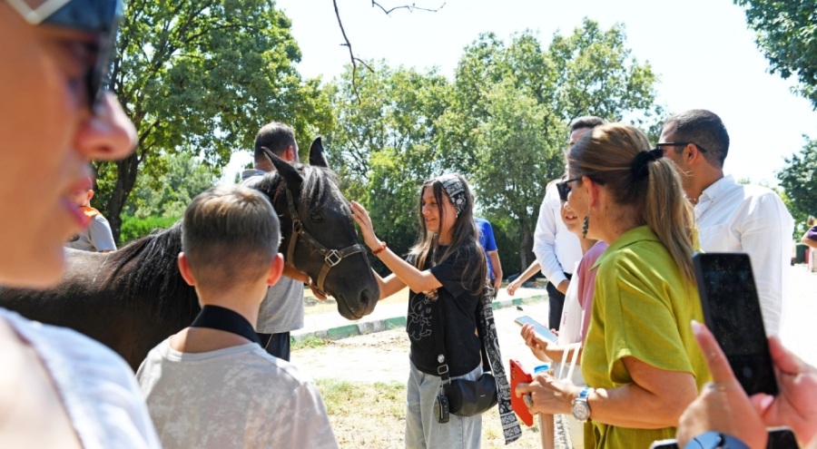 Bosnalı öğrenciler Osmangazi'de hayvanlarla anlamlı bir gün geçirdi