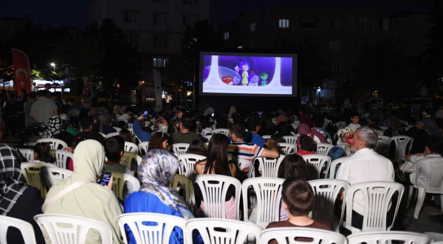 Bursa'da Osmangazi Belediyesi'nin sinema gecelerine büyük ilgi