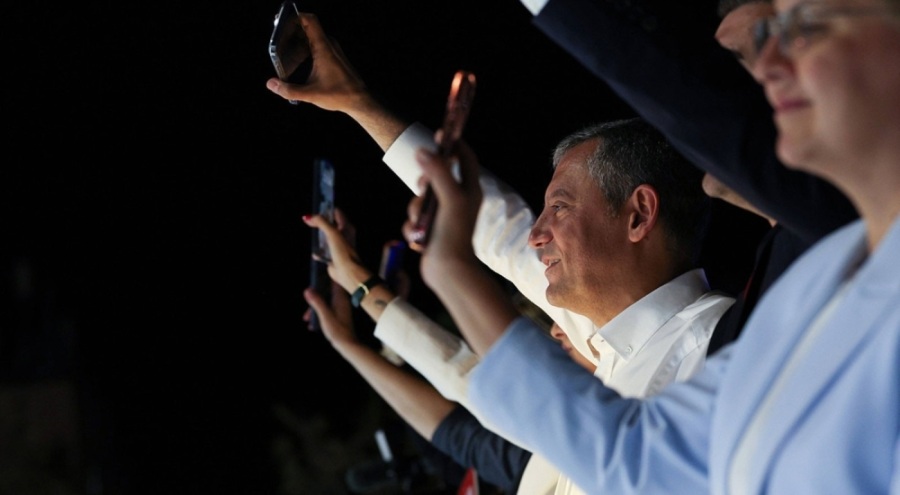 CHP lideri Özel, Lozan Barış Antlaşması'nın 102. yılı dolayısıyla Anıtkabir'i ziyaret etti