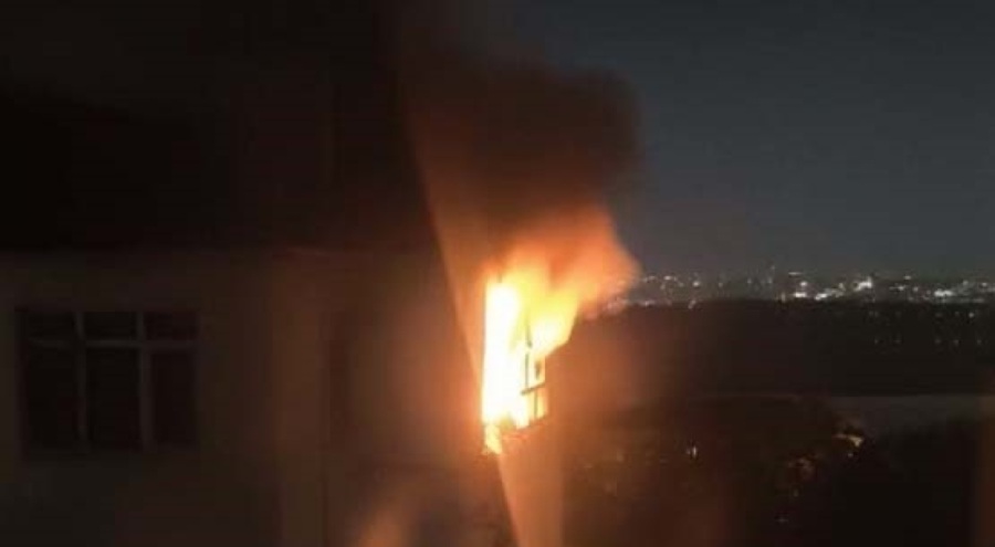 Sıcağa dayanamayan buzdolabı alev alev yandı