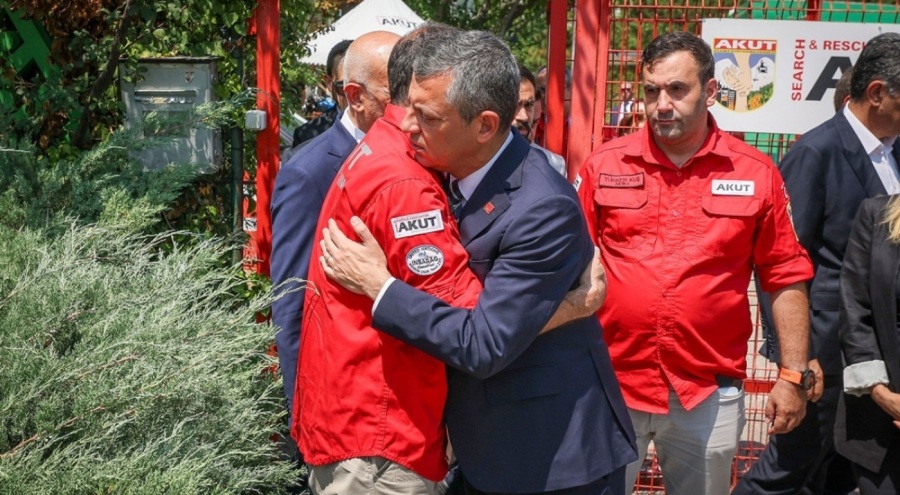 Özgür Özel'den AKUT'a taziye ziyareti