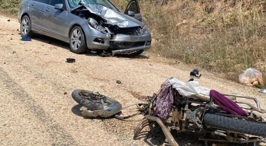 Otomobil ile motosiklet çarpıştı: 1 ölü, 1 ağır yaralı