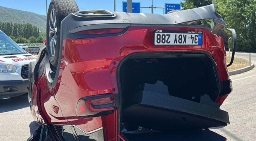 Otomobil devrildi: 4 yaralı