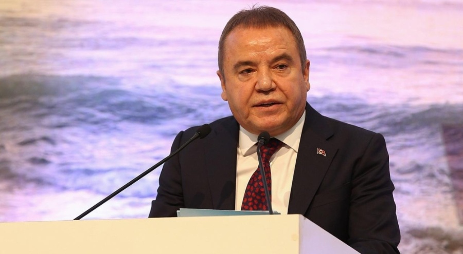 Muhittin Böcek hastaneye kaldırıldı