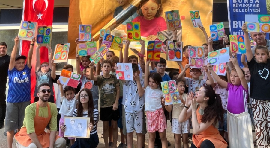 Bursa'da Gezici Sanat Atölyesi, çocuklarla buluştu