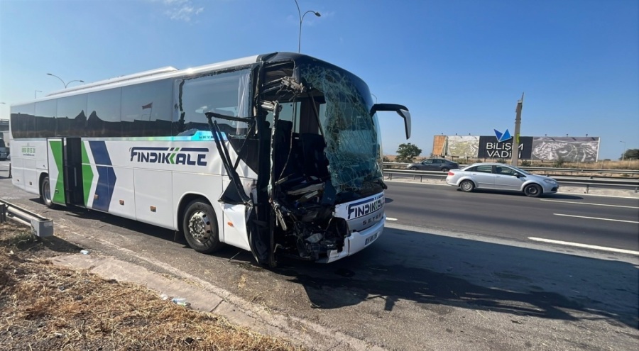 TEM'deki kazada ağır yaralanan hostes hayatını kaybetti