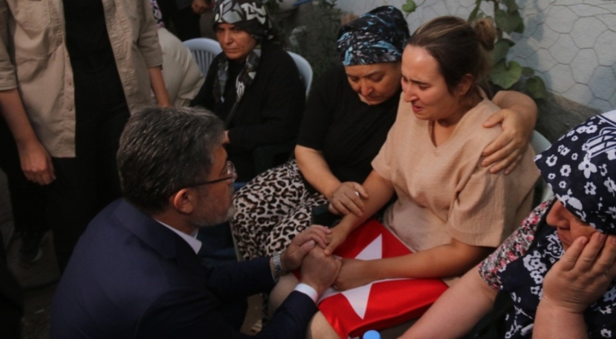 Tarım ve Orman Bakanı İbrahim Yumaklı'dan şehit ailesine taziye ziyareti