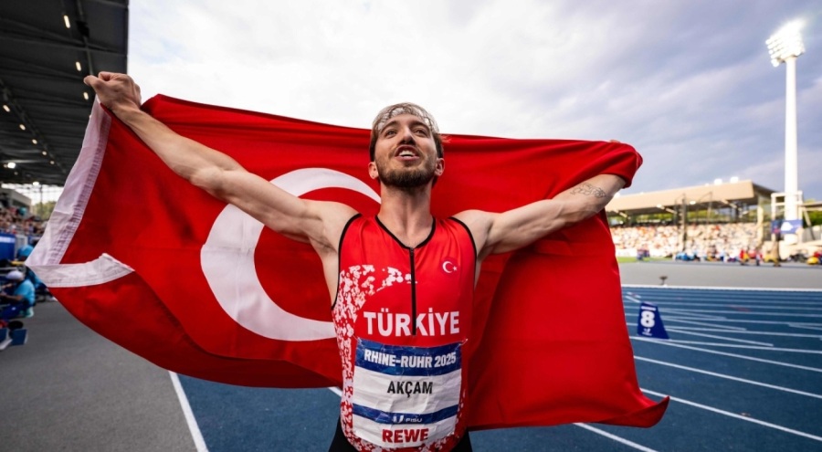 Milli sporcu Berke Akçam'dan altın madalya