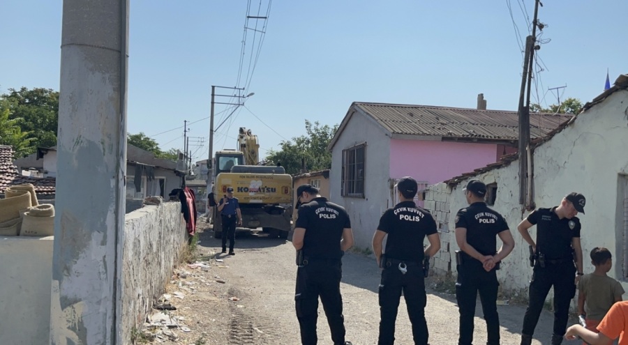 Çorlu'da metruk binalar yıkıldı