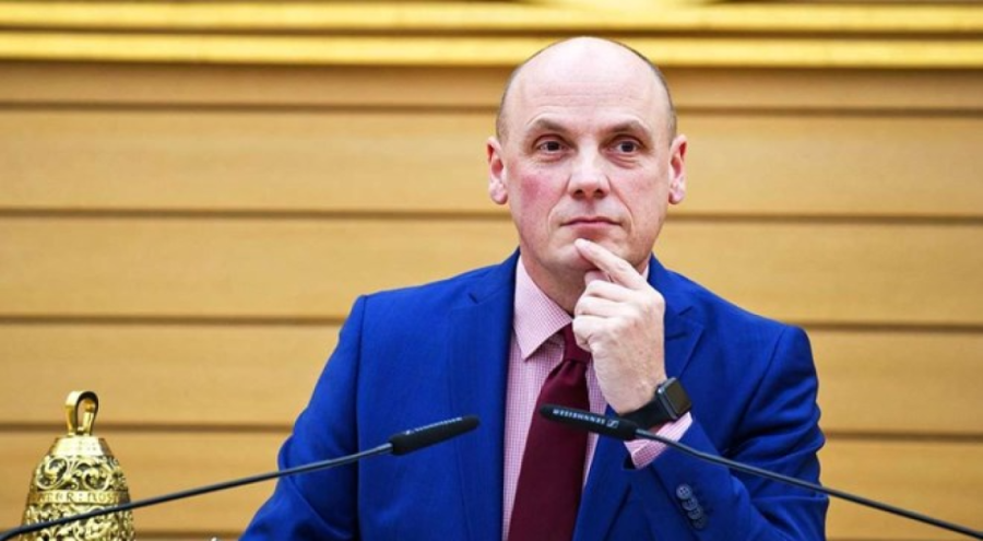 Oy pusulasına "gamalı haç" çizen başkan yardımcısı istifa etti