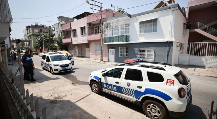 Anne ile kızı evlerinde tabancayla vurularak öldürüldü