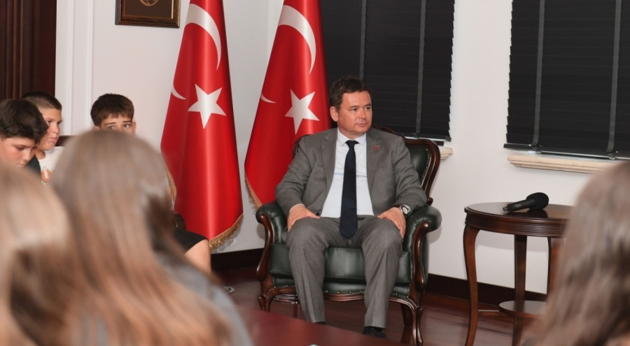Bosnalı öğrencilerden Osmangazi Belediye Başkanı Aydın'a ziyaret