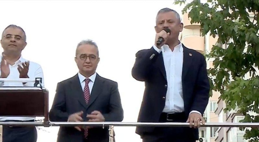 Özgür Özel, CHP'nin Cumhurbaşkanı Aday Ofisi açılışında açıklamalarda bulunuyor