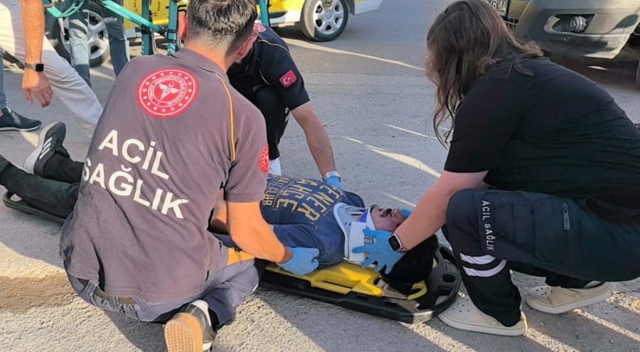 Bursa'da taksi ile çarpışan motosiklet sürücüsü yaralandı