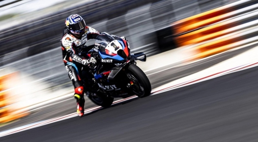 Toprak Razgatlıoğlu, Superbike Macaristan ayağının ilk yarışını kazandı