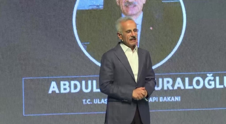Ulaştırma ve Altyapı Bakanı Abdulkadir Uraloğlu, AK Parti Bursa teşkilatıyla bir araya geldi