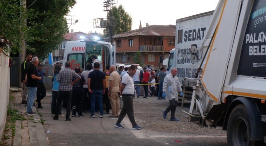 4 yaşındaki Eyüp'ün korkunç ölümü! Kamyon ile çöp kamyonu arasına sıkıştı