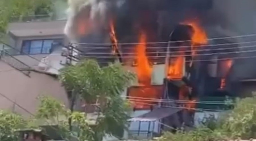 Bursa'da korkutan yangın! Ormanlık alana ilerlemeden engellendi