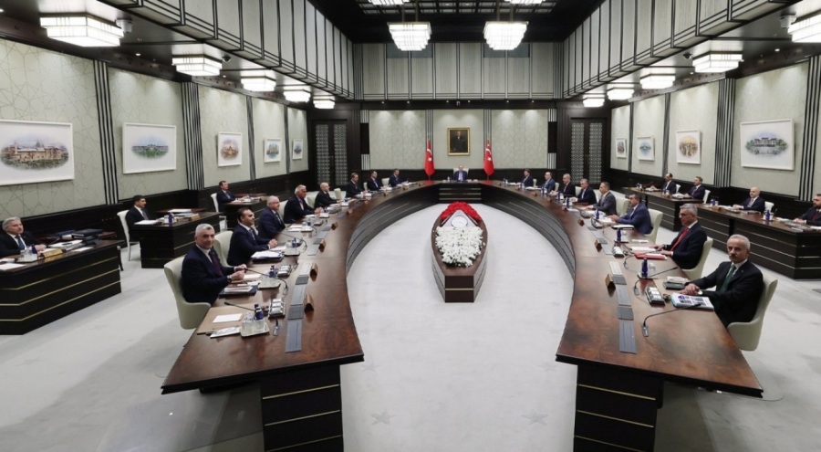 Kabine toplanıyor