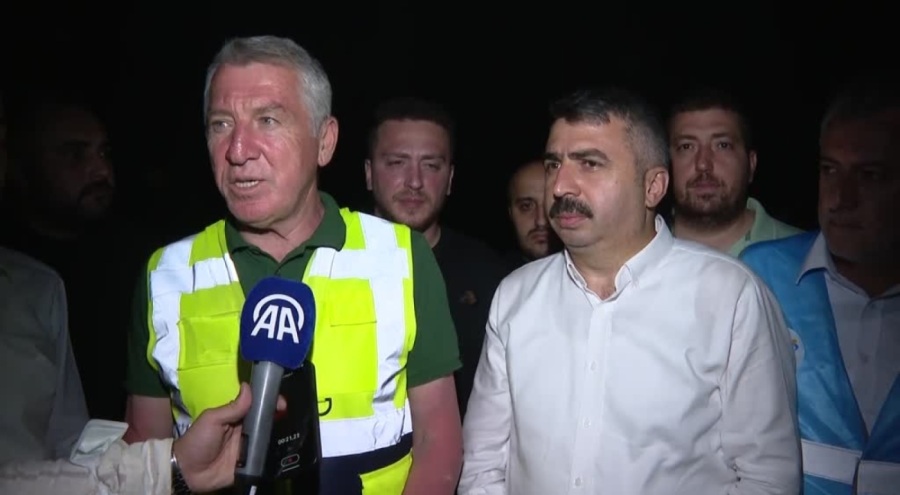 Bursa'da ilçe belediye başkanları yangın bölgesini inceledi