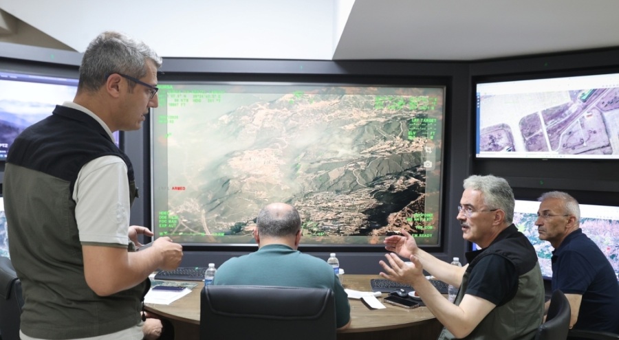 Bakan Yardımcısı ve Bursa protokolü orman yangınlarını takip ediyor