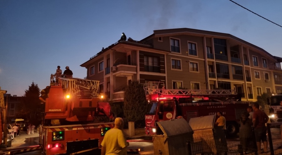 Apartman yangınında 2'nci kattan düştü!
