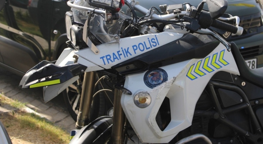Trafik kazasında polis memuru yaralandı