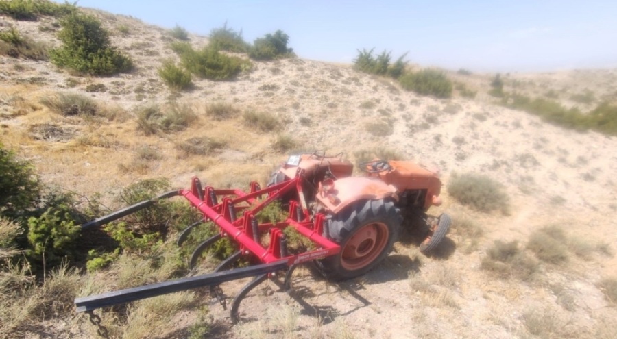 Traktör devrildi: 1 ölü