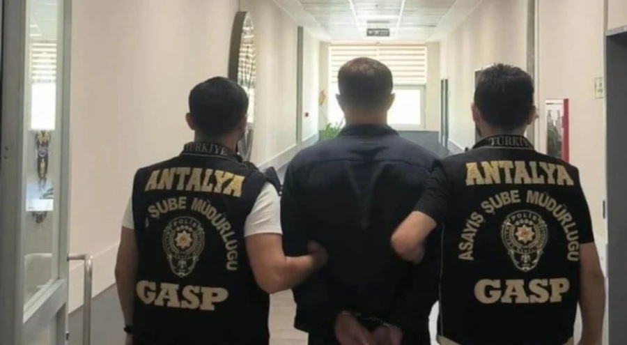 Bir kişi oyuncak tabancayla soyguna teşebbüs etti