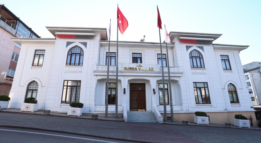 Bursa Valiliği: "712 araç ve bin 496 personelle yangına müdahale ediliyor"