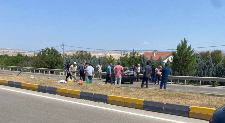 Otomobil refüje çarptı: 1 yaralı