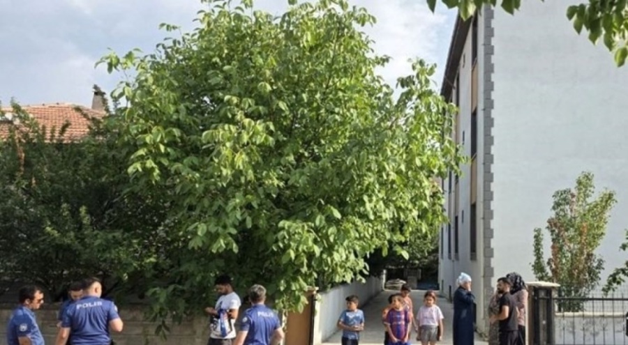 Üçüncü kattan düşen kadın ağır yaralandı