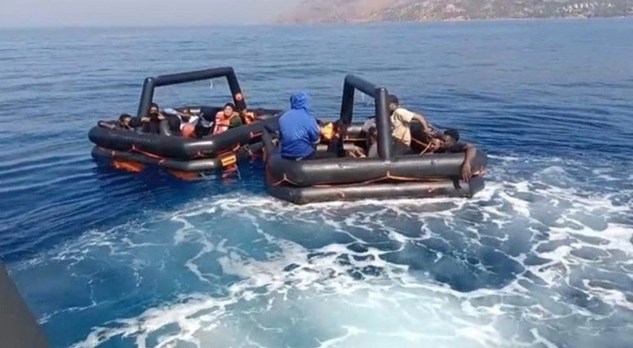 Ayvacık'ta 19 kaçak göçmen kurtarıldı