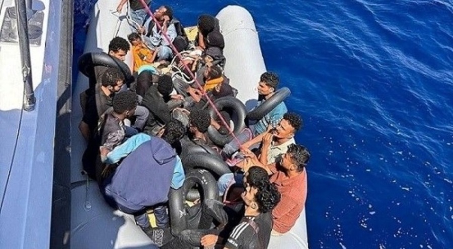 Kuşadası açıklarında 22 düzensiz göçmen kurtarıldı