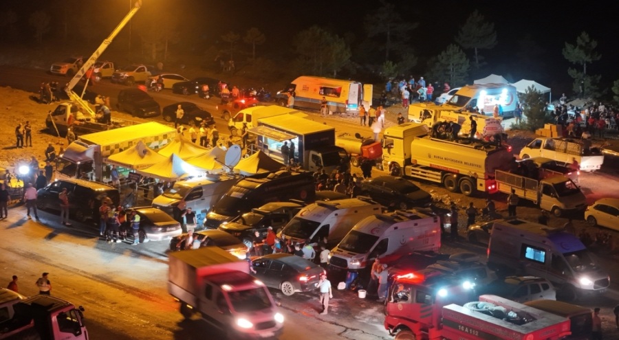 Bursa'da canhıraş alevlerle mücadele!