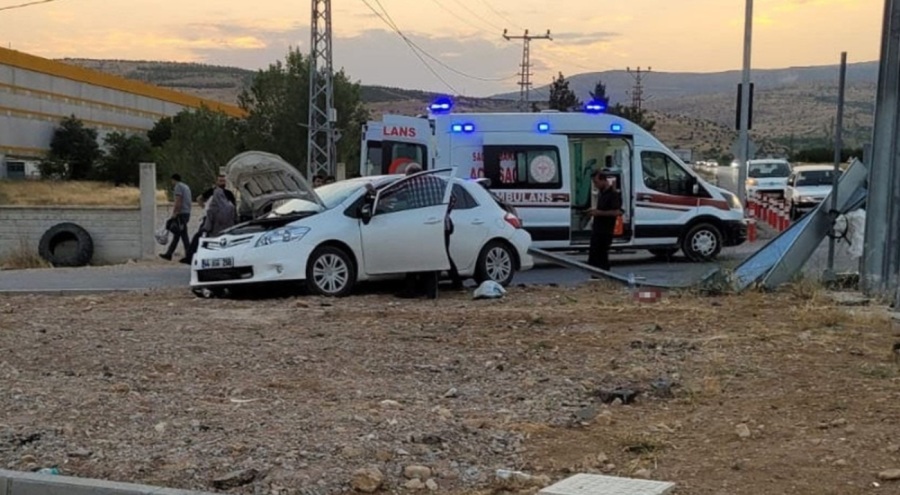 İki otomobil çarpıştı! Ölü ve yaralılar var