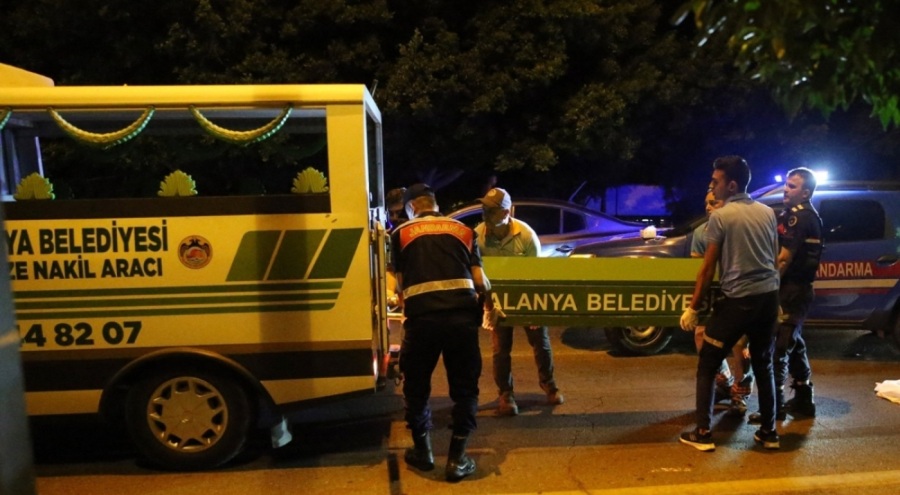 Otomobilin altında kalan yaya öldü