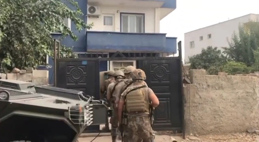 Kaçakçılık operasyonunda cephanelik çıktı!