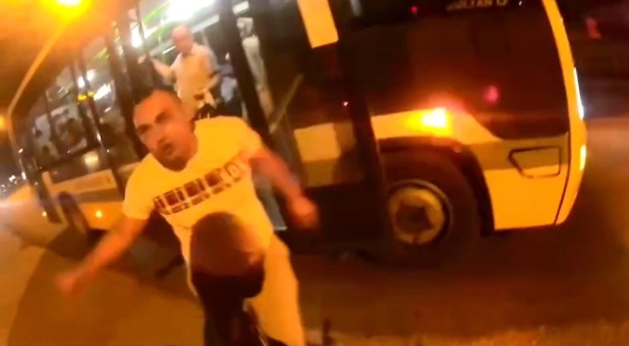 Bursa'da otobüs şoförü ile motosiklet sürücüsü arasında tartışma
